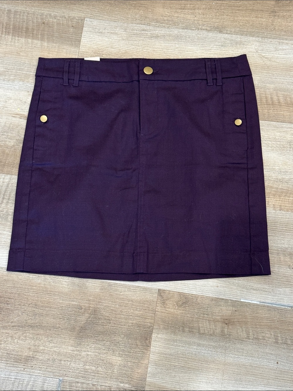Gap women’s plum purple mini skirt with gold-tone accent buttons & front pockets